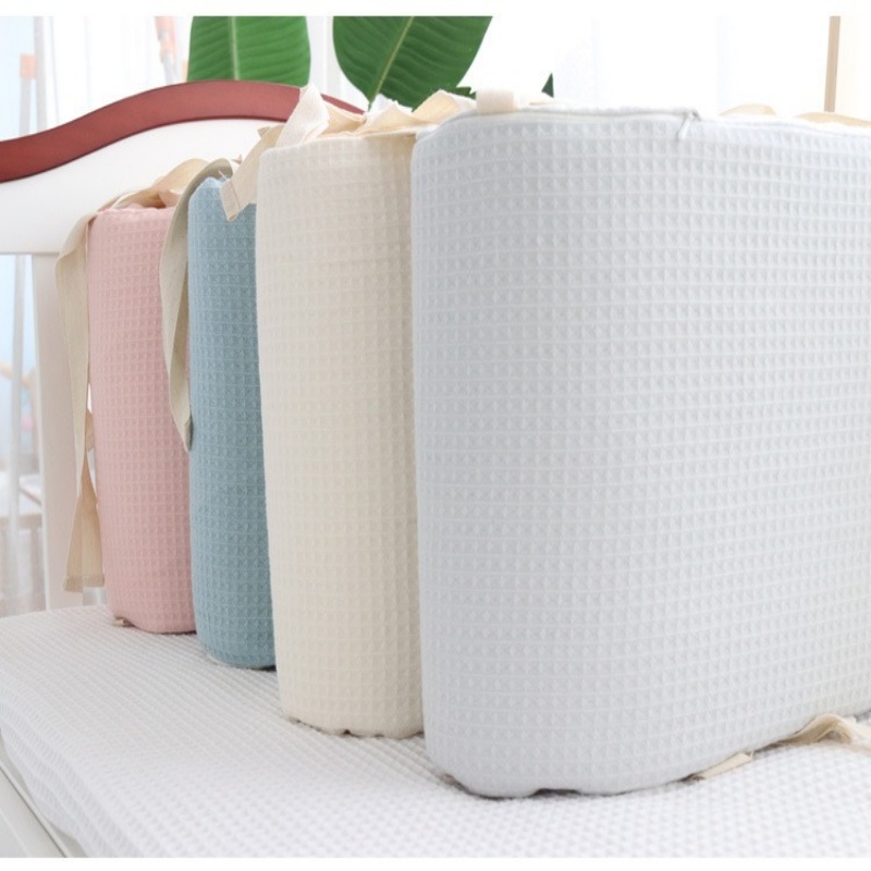 ワンピースワッフルガーゼコットン製洗えるベビーベッドバンパー - Baby Nursery Glider のレビューと価格
