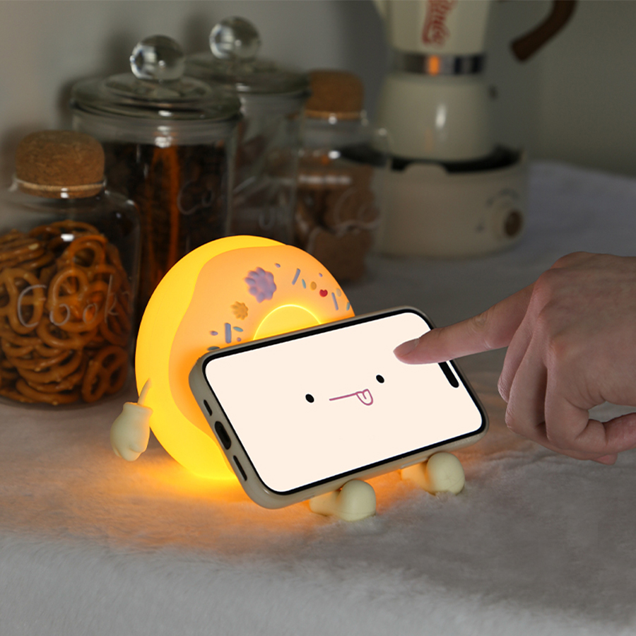 ドーナツ型LEDナイトライト、漫画風シリコン製テーブルランプ - Baby Nursery Table Lamp のレビューと価格